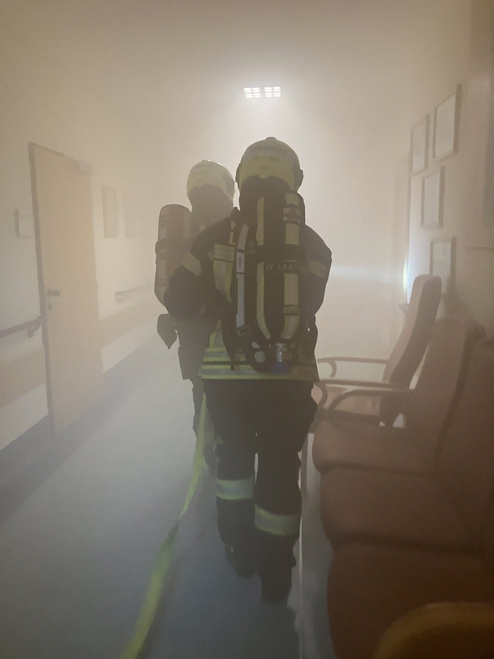 Und bringen ihn in Sicherheit