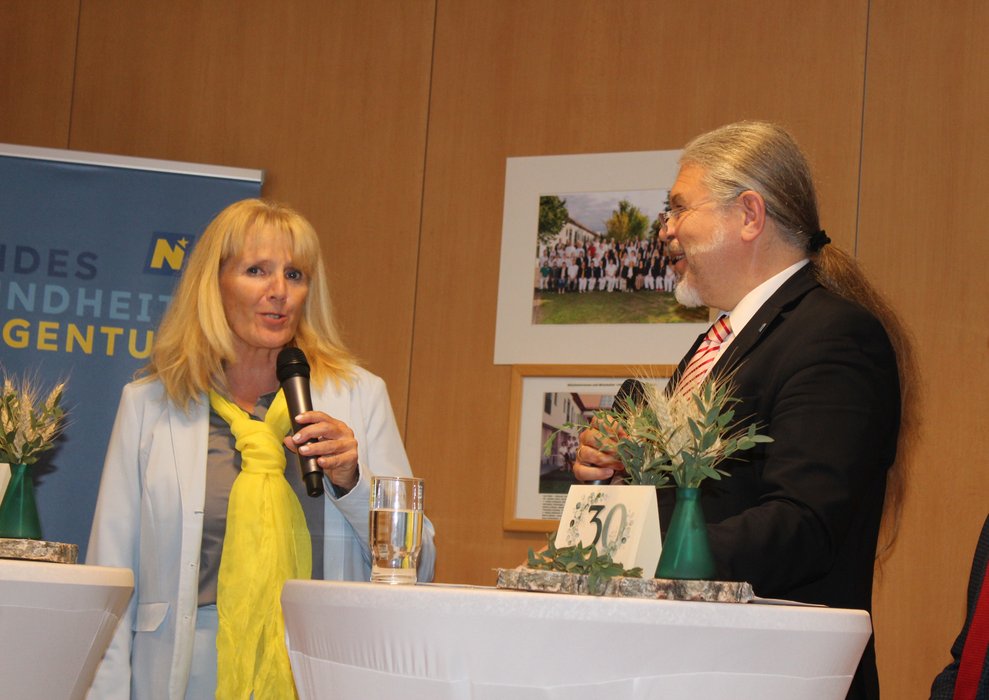 Roman Beisser Interviewt Kaufmännische Direktorin Regina Maria Berger